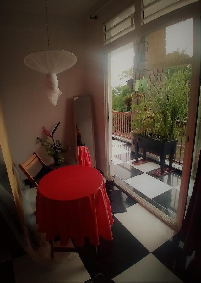 Chambre Avec Cuisine Et Sdb Semi-Privatives Separees Dans Un Ecrin De Verdure Les Abymes Εξωτερικό φωτογραφία